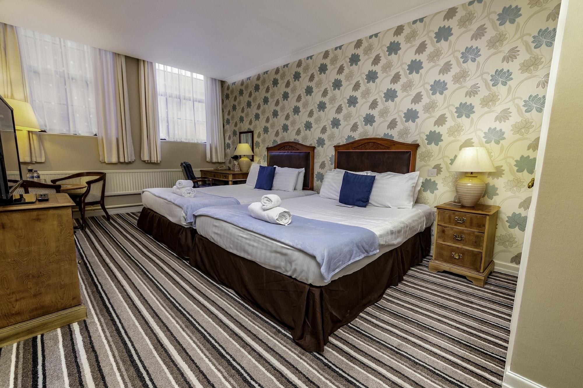 Fownes Hotel