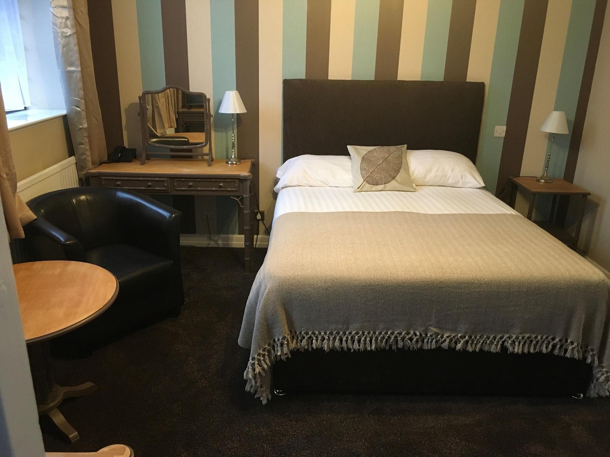 Fownes Hotel